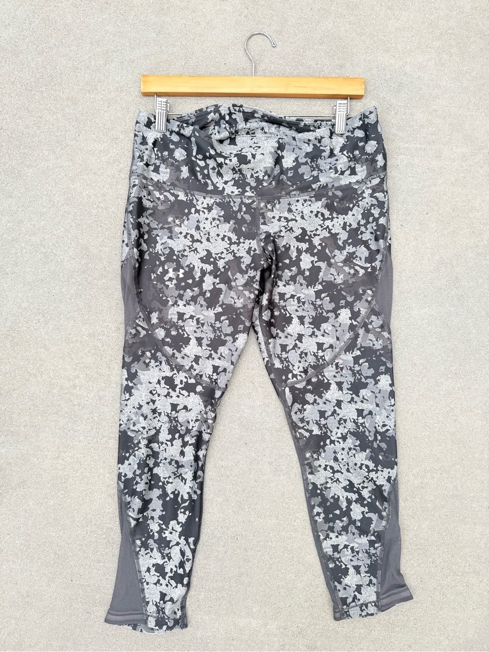 Under Armour compression Gray Camo Leggings